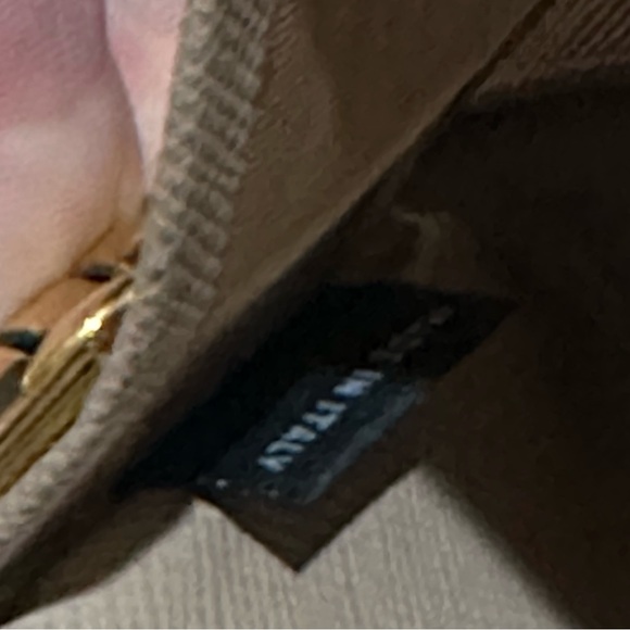 Prada Bow Saffiano Keyholder - Picture 3 of 11